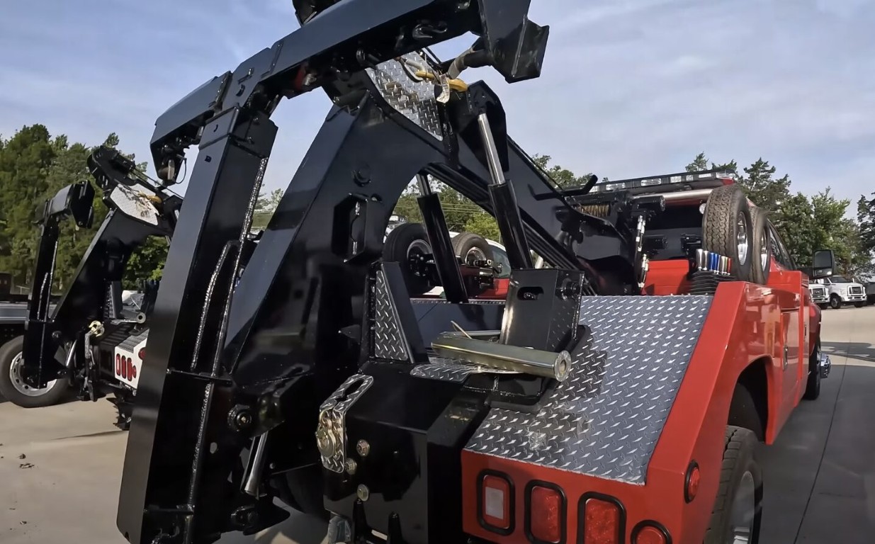 Professional accident recovery and winching equipment for vehicle extraction in Arlington Heights, IL